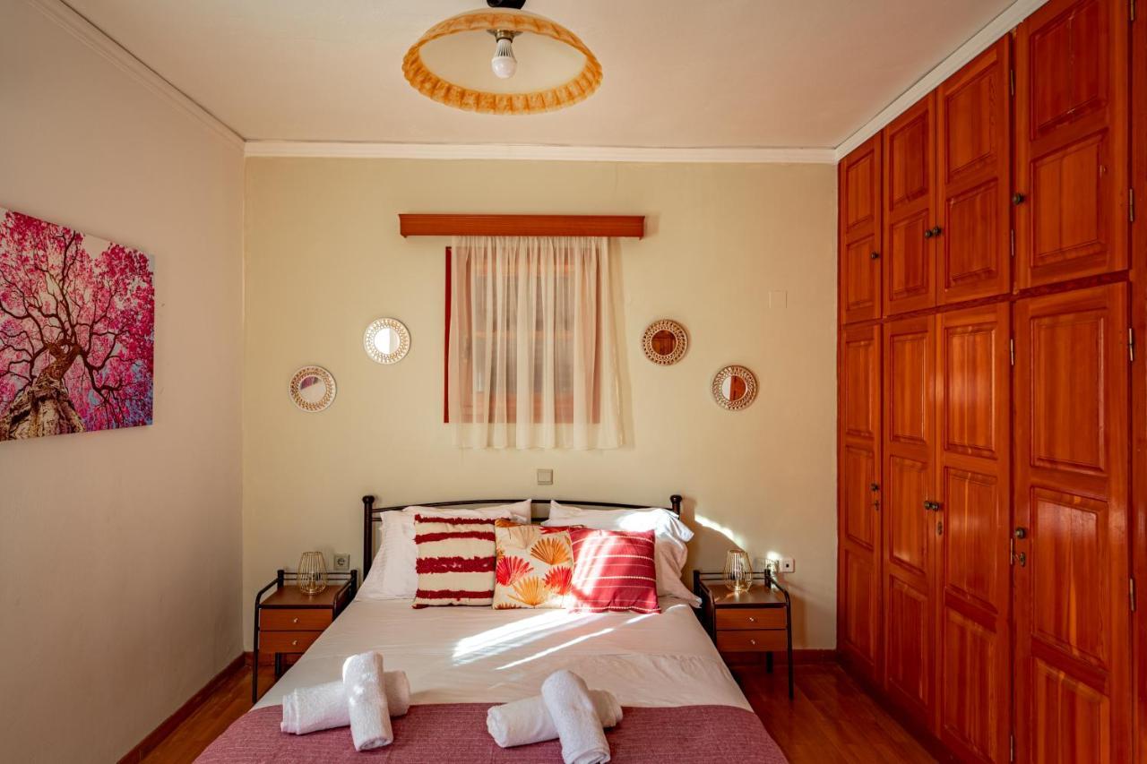 Golden Flower'S Apartment Poros  Eksteriør bilde